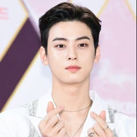 Cha Eun-woo (frère de Léa )