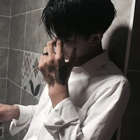 เกมส์-พระเอก