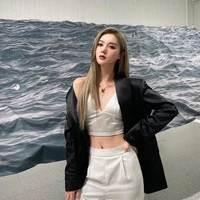 โมนา[พี่สาวคนสนิทพระเอก]