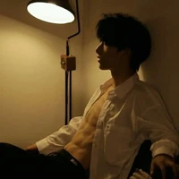 คิน(เพื่อนนายเอก+บอดี้การ์ดคนสนิทนายเอก)