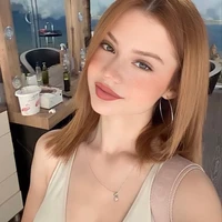 Amanda Cabanni [Hermanastra de Alexa]