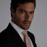 Joel Cabanni [Padre de Alexa/Amanda]