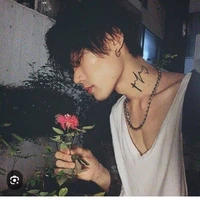 ออกัส,พระเอก