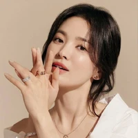 นาเดีย(แม่นางเอก)