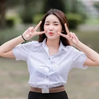น้ำตาล(อยู่ฝั่งนางเอก)