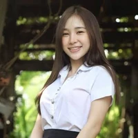 พลอย(อยู่ฝั่งนางเอก)