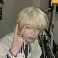 ไวท์ 🕊『รุ่นพี่ที่สนิทของมิเชล』