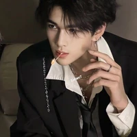น่านน้ำ(พระเอก)