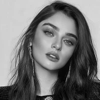 𝑽𝒂𝒍𝒆𝒏𝒄𝒊𝒂 𝑹𝒆𝒚𝒏𝒐𝒍𝒅