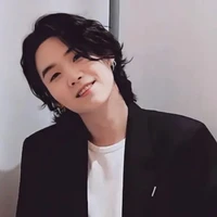 Min Yoongi (À)