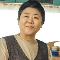 Hwang Hyung ( Nenek Naya )