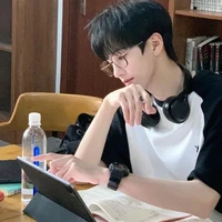 ฟอส(รุ่นพี่นายเอก)📖🥇