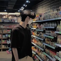 บาส(น้องชายนายเอก)