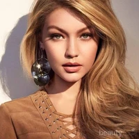 Amanda Lauren 