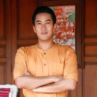 ผู้ช่วยพระเอก,นาง  จอม