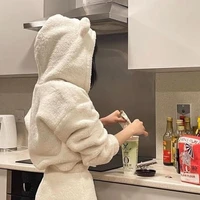 🕳️🚶🏻‍♀️