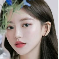 พลอย