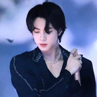 Jin *omega  dominante*