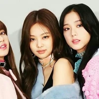Jennie e Jisoo 