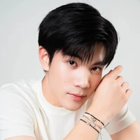 สี่(พนอ)