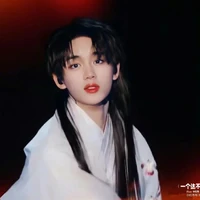 เจียงหลี (น.อ) ฟางอี๋
ตอนอยู่เมืองมนุษย์
