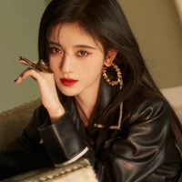เอลล่า(แม่นายเอก+เจ้าบริษัทยักใหญ่)