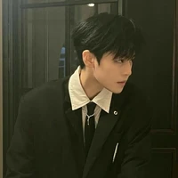 คิว-เพื่อนพระเอก