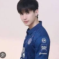 อู๋ พ่อ น.อ