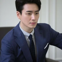 พ่อ🐉(นายเอก)