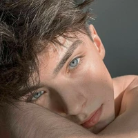 Akira Vogel (hermanastro)