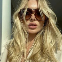 Tania Hamilton [Aleida]