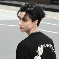 ธันวา🕶(หัวหน้าแก๊งน้องใหม่)