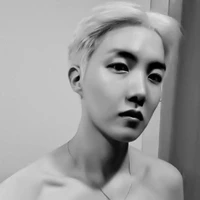 ลีวาย//พี่นายเอก+เพื่อนพระเอก😈❄😊