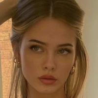anastasia strollovish (madre de alexei)