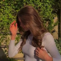 cloe Adams(amiga de victoria)