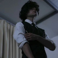 Axel Harrison(mano derecha de James)