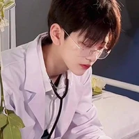 เมฆ  พระเอก