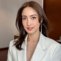 เดือนดาว(แม่พระเอก)