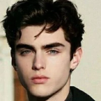 Mickey Foster( irmão mais novo)