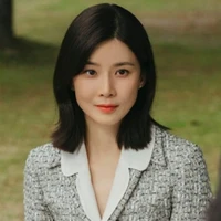 Bo Young (Mrs Kim)