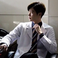 Dr Lee Jong suk