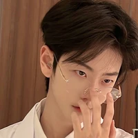 คิน(ตอนใส่แว่น)