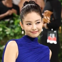 JENNIE