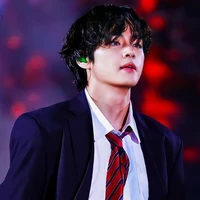 ☆𝙺𝚒𝚖 𝚃𝚊𝚎𝚑𝚢𝚞𝚗𝚐[𝒟.]×.•⚫•.