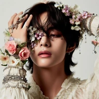 Taehyung (  prettiest omega)
