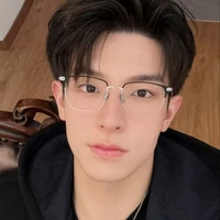 จุนยอง(พระเอก,ใส่แว่น)