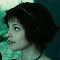 alice cullen(alfa dominante 19 años)