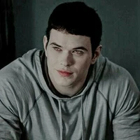 emmet cullen(alfa dominante 22 años)