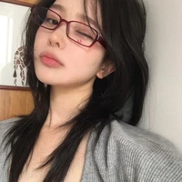 แอพริล•