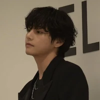 Kim Taehyung (È)